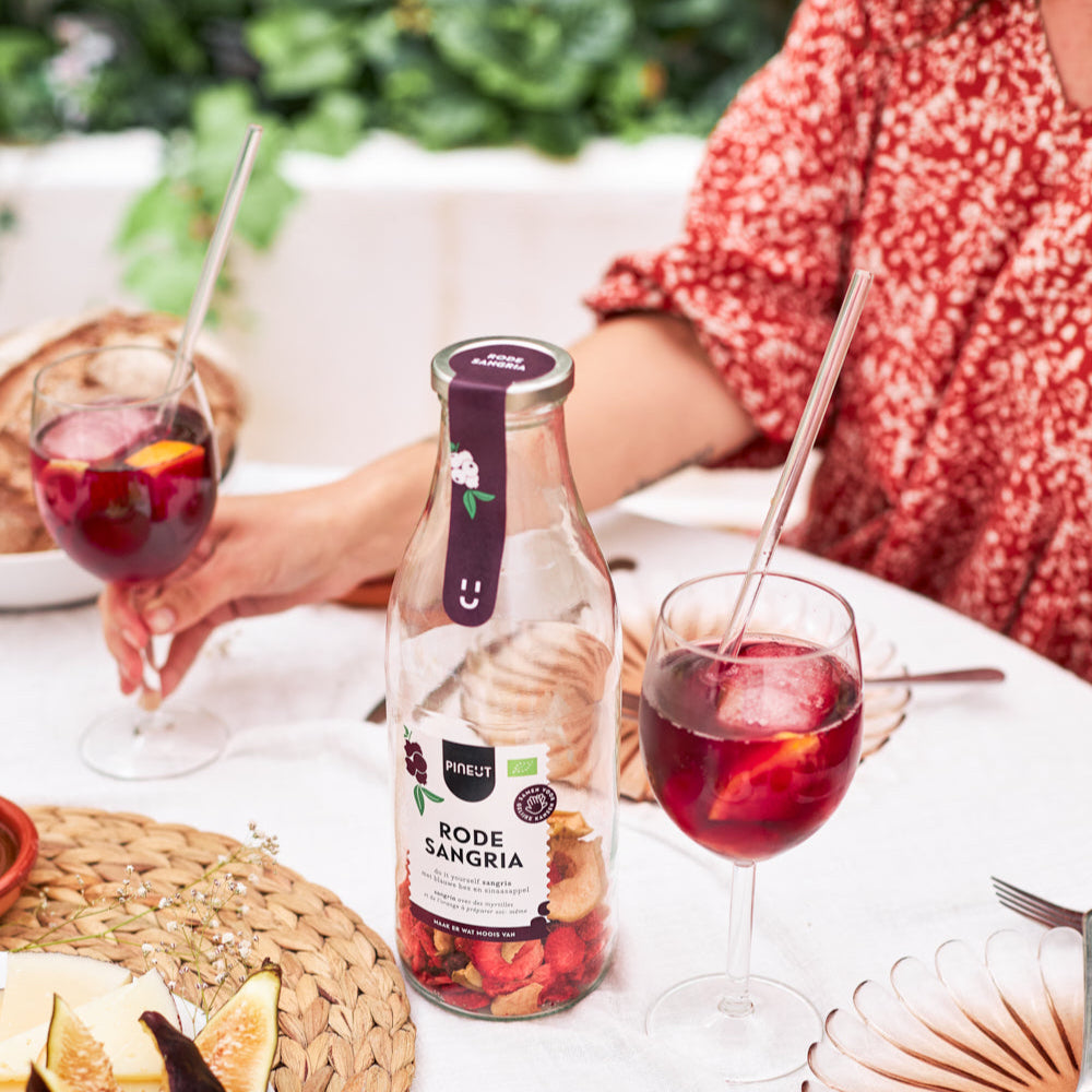 Sangria zubereiten | Sommergetränk in der Karaffe | Bio | Pinienkerne